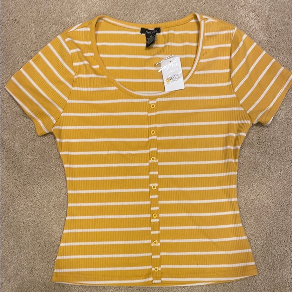 NWT Rue21 golden yellow & white stripes ribbed top with buttons, size M